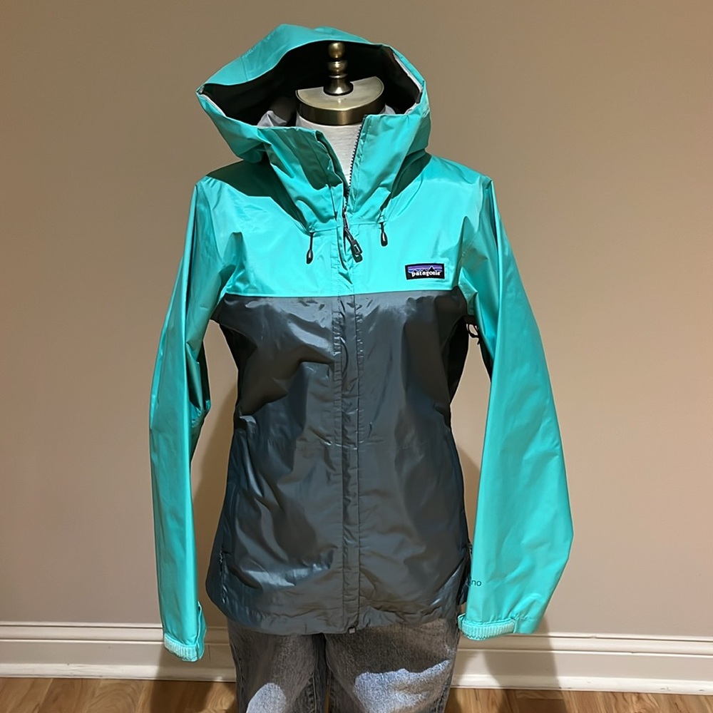 Patagonia Torrent waterproof shell mint green / grey jacket with hood size XS